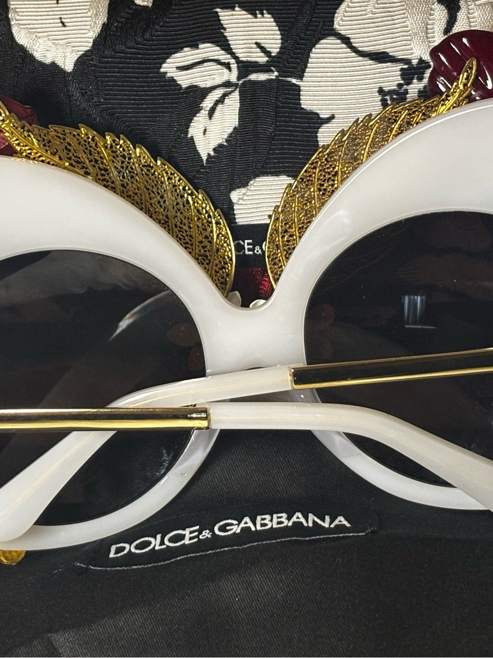 Dolce&Gabbana Limited Edition runway oversized red Floral Embellished Sunglasses - Picture 5 of 17